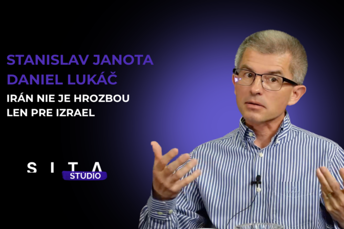 Stanislav Janota v rozhovore s Danielom Lukáčom počas nahrávania novej epizódy video podcastu v Štúdiu SITA.