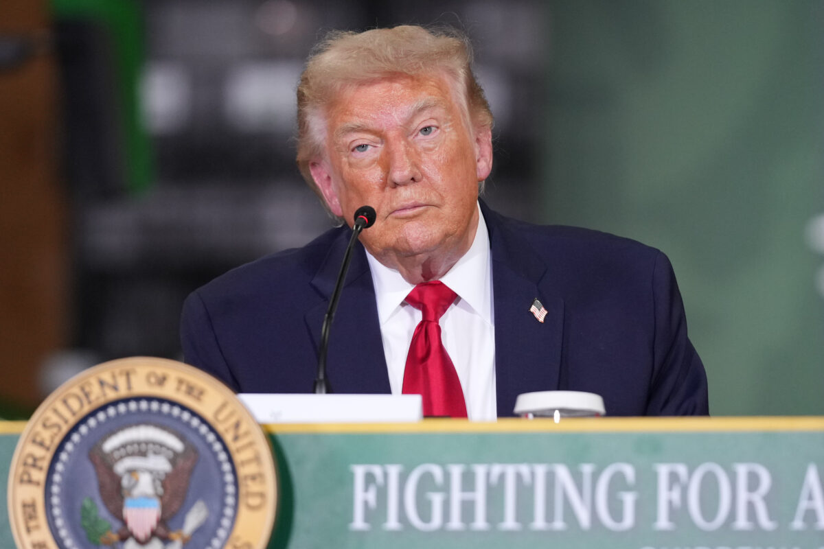Trump vyhl&aacute;sil, že neuvoľn&iacute; zmrazen&eacute; ir&aacute;nske akt&iacute;va, k&yacute;m nedosiahne dohodu s Teher&aacute;nom - SITA.sk