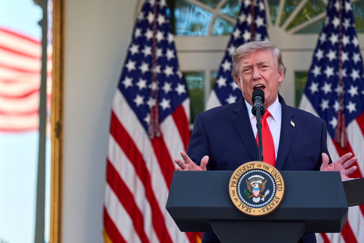 Trump pohrozil 100-percentn&yacute;mi clami krajin&aacute;m zdaňuj&uacute;cim digit&aacute;lne služby - SITA.sk