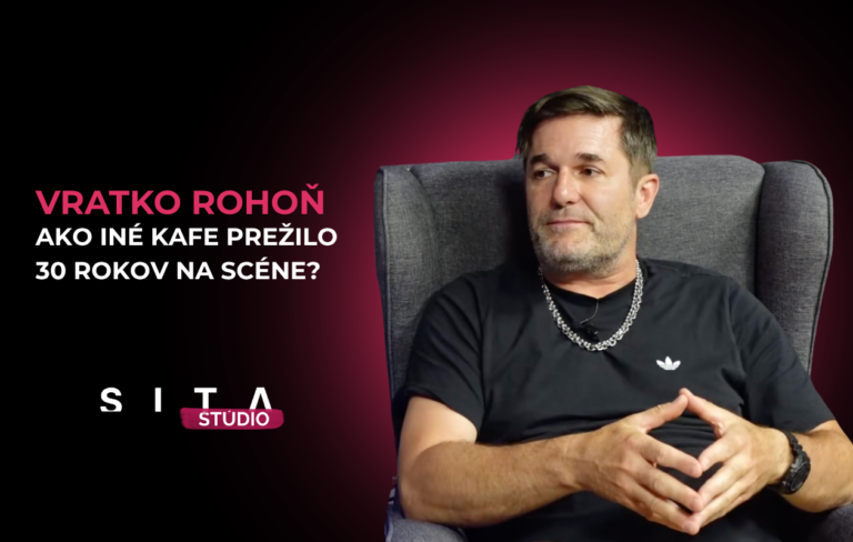 Vratko Rohoň z kapely Iné Kafe počas nahrávania novej epizódy video podcastu Fish & Chips v Štúdiu SITA.