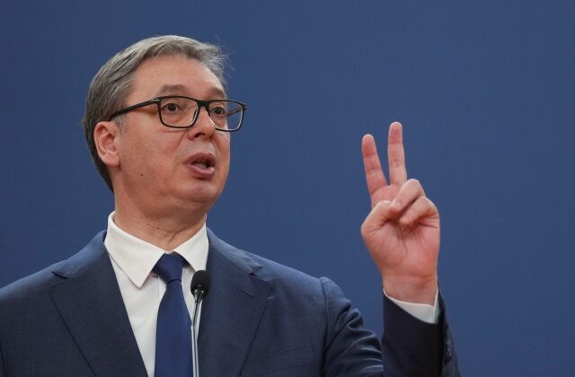 Srbský prezident Vučič priznal, že v najbližších týždňoch odstúpi z funkcie