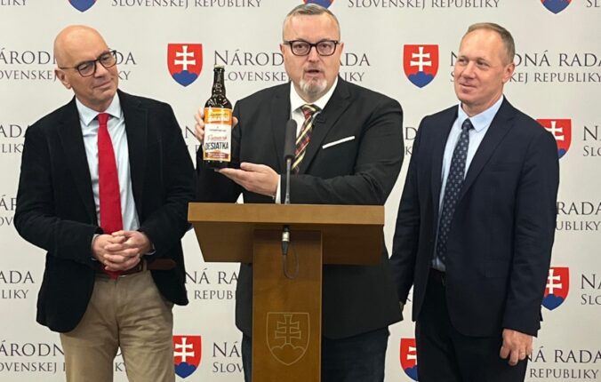 Fixovaná desiatka ako nový nástroj rastu. Bol by to silnejší ekonomický impulz, ako bola rovná daň, hovorí Krajniak