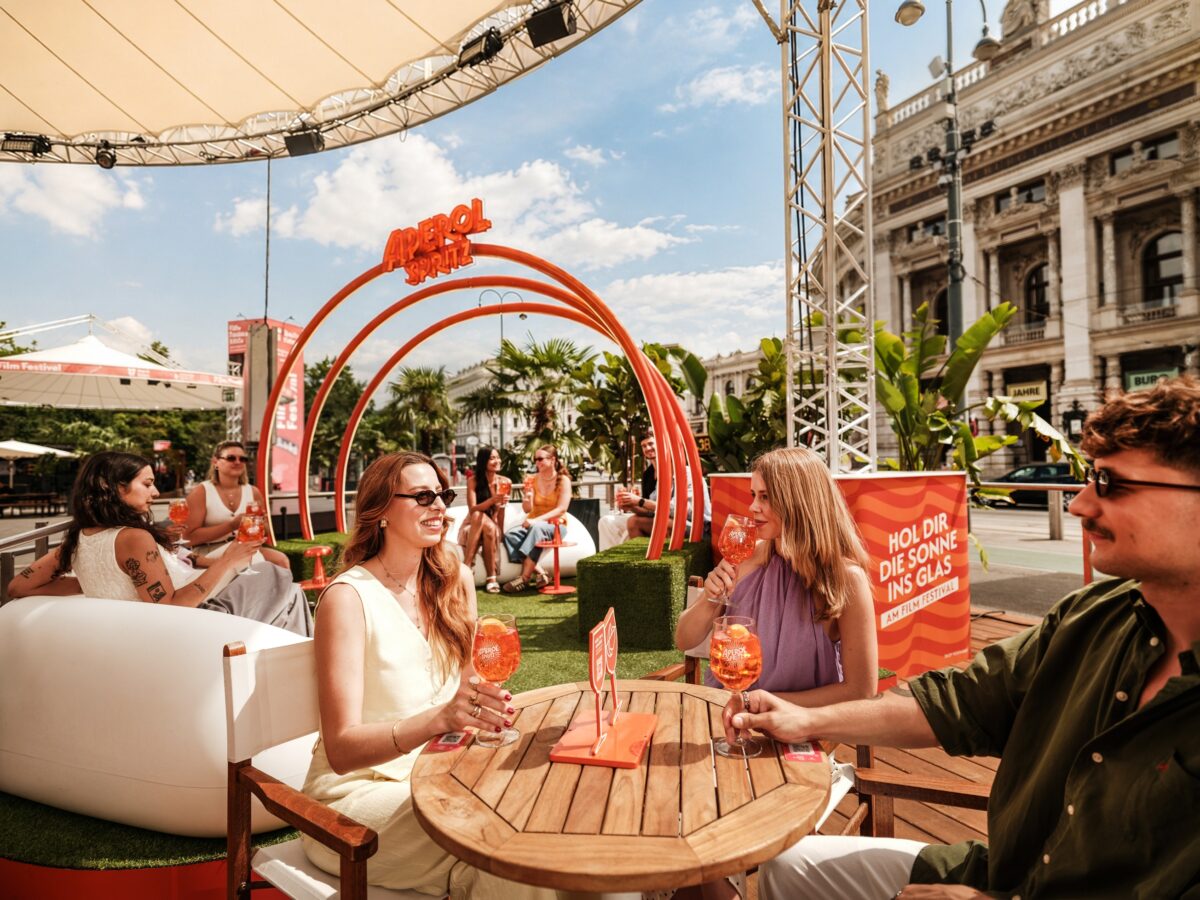 02_aperol spritz piazza_seit zehn jahren einer der beliebtesten sommer hotspots der stadt_c_dragan dok.jpg