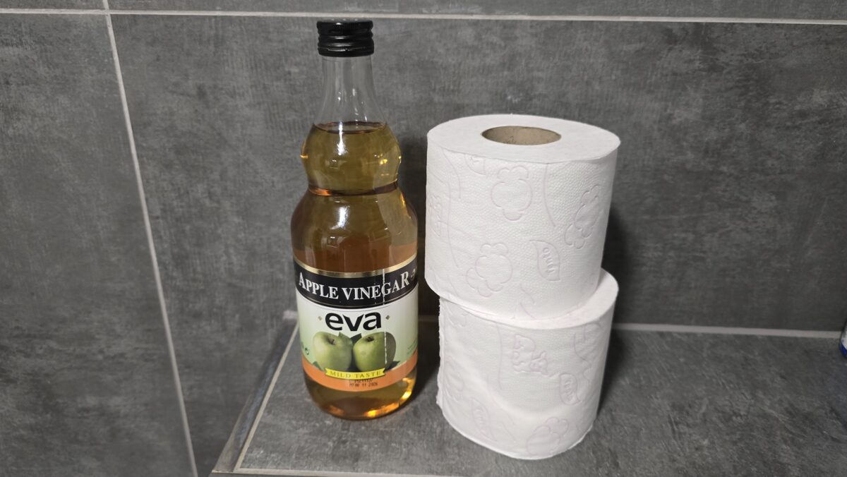 Toaletný papier namočený v octe