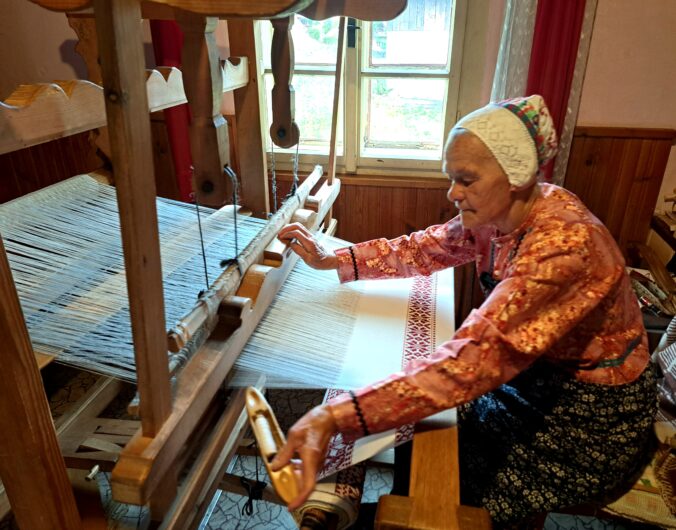 Ľan bol základom prežitia, unikátne remeslo v Tepličke udržiava aj Mária Mezovská.
