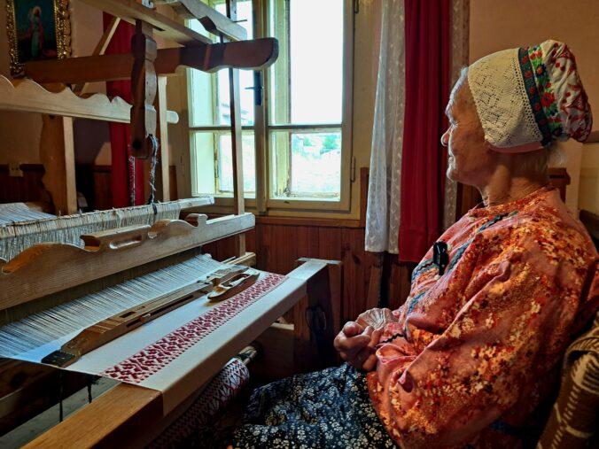 Ľan bol základom prežitia, unikátne remeslo v Tepličke udržiava aj Mária Mezovská.