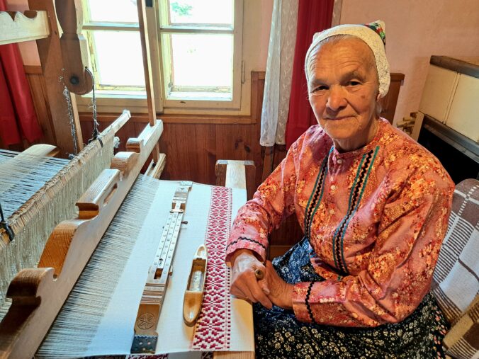Ľan bol základom prežitia, unikátne remeslo v Tepličke udržiava aj Mária Mezovská.