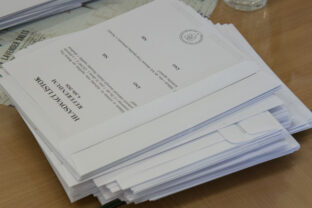 REFERENDUM: Hlasovanie na ZŠ Podjavorinská