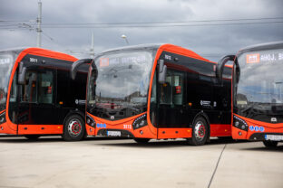 BRATISLAVA: Nové kĺbové autobusy MHD