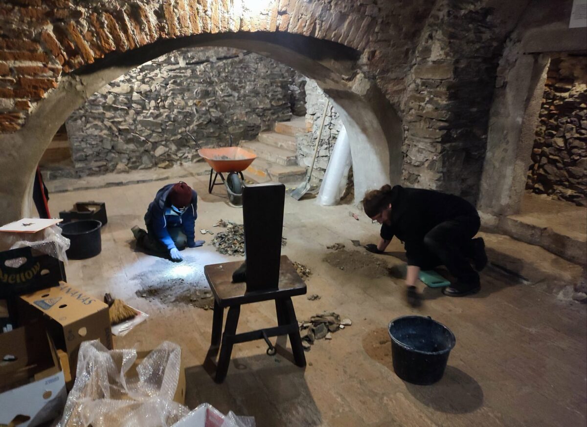 Archeologický nález, Miklušova väznica
