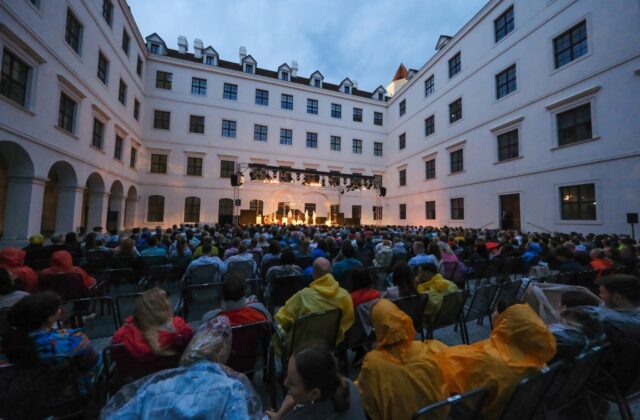 Letné Shakespearovské slávnosti už odštartovali, otvorí ich premiéra inscenácie Veľa kriku pre nič