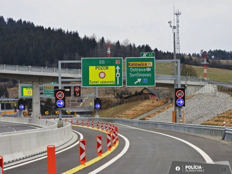 Žilinská krajská polícia vodičom pripomína úplnú uzávierku diaľnice D3 Svrčinovec - Skalité vrátane tunelov Svrčinovec a Poľana.