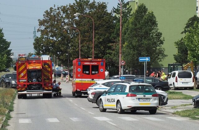 Bager v Trnave poškodil plynové potrubie, na miesto smerovali policajti aj hasiči