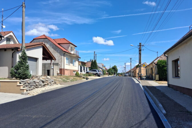 Zrekonštruovaná cesta v Horných Orešanoch