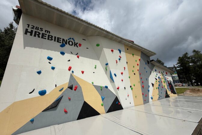 Hrebienok, lezecká stena