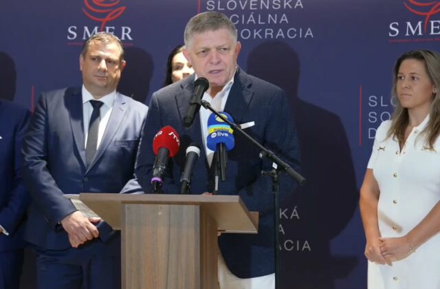 Smer predstavil kandidátov na primátorov v Nitrianskom kraji. Fico zdôraznil dôležitosť ich manažérskych skúseností – VIDEO