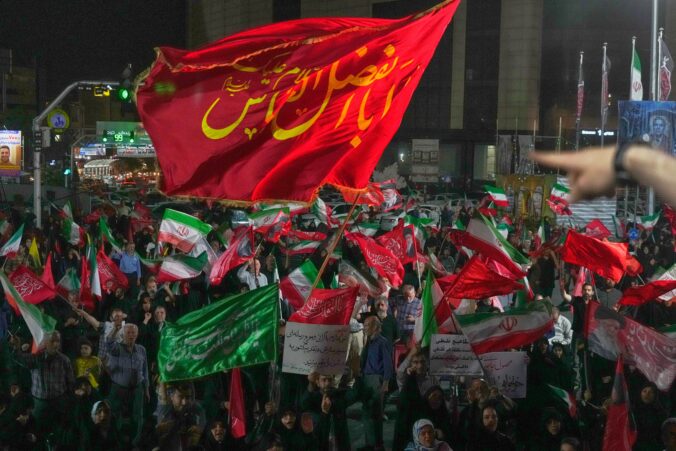 Pri iránskych útokoch zahynuli dvaja americkí vojaci, Irán hrozí USA „nezabudnuteľnými lekciami“