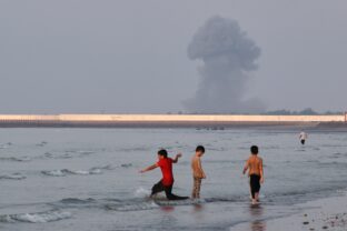 APTOPIX Iran War Strait of Hormuz