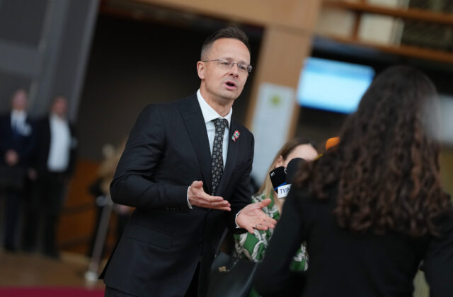 Maďarský exminister Szijjártó odchádza do čínskej automobilky BYD, doma čelí kritike