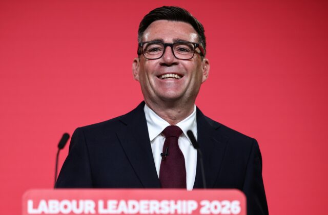 Andy Burnham preberá vedenie britských labouristov a smeruje do kresla premiéra