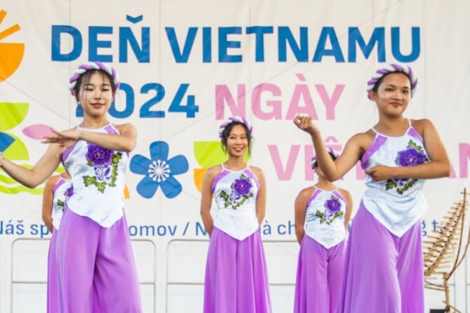 Den vietnamu.jpg