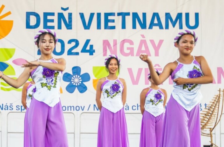 Den vietnamu.jpg