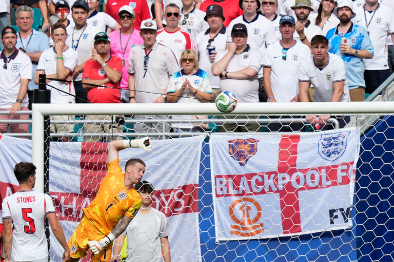 Fotografie zápasu štvrťfinále Nórsko - Anglicko na MS vo futbale 2026.