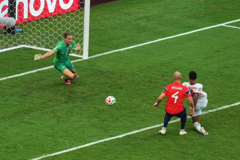 Fotografie zápasu štvrťfinále Nórsko - Anglicko na MS vo futbale 2026.