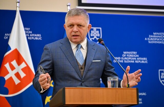 Slovensko nebolo, nie je a ani nebude členom Koalície ochotných, vyhlásil Fico. Blaha hovorí o nechutných hrách