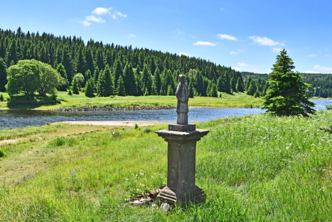 Krušné hory čaká veľký turistický sviatok. Aké trasy ponúka Hrebeňovka a kam sa vydať na túry?
