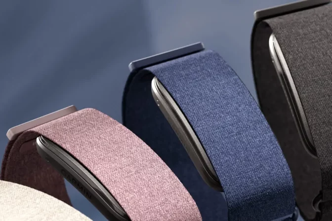Garmin predstavil CIRQA Smart Band, čím reaguje na dopyt po náramkoch bez displeja. Saší na to, že nie každý chce na zápästí nosiť ďalšiu obrazovku, ale napriek tomu nepretržité sledovanie zdravia a pohybu. Rozmery zariadenia sú 27 × 47 × 9 mm a samotný modul váži iba 14,8 gramu (celková hmotnosť závisí na zvolenej remienku)