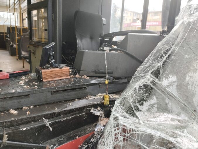 Pri nehode autobusu na predmestí Lisabonu zahynuli dve ženy, ďalších 20 ľudí sa zranilo