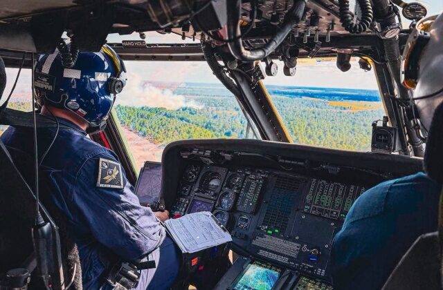 Slovenskí hasiči vo Francúzsku naďalej zasahujú proti lesným požiarom – FOTO