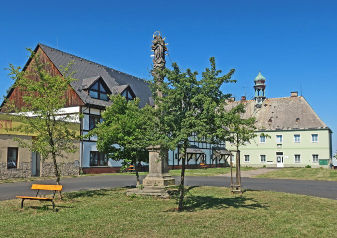 Krušné hory čaká veľký turistický sviatok. Aké trasy ponúka Hrebeňovka a kam sa vydať na túry?