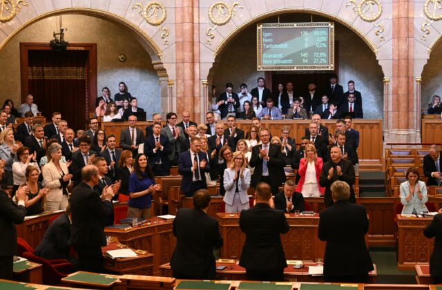 Maďarský parlament otvoril cestu k odvolaniu prezidenta Sulyoka