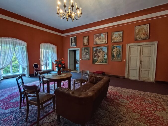 Zámok Jezeří nad obrovským lomom ukrýva jeden z najsilnejších príbehov Česka