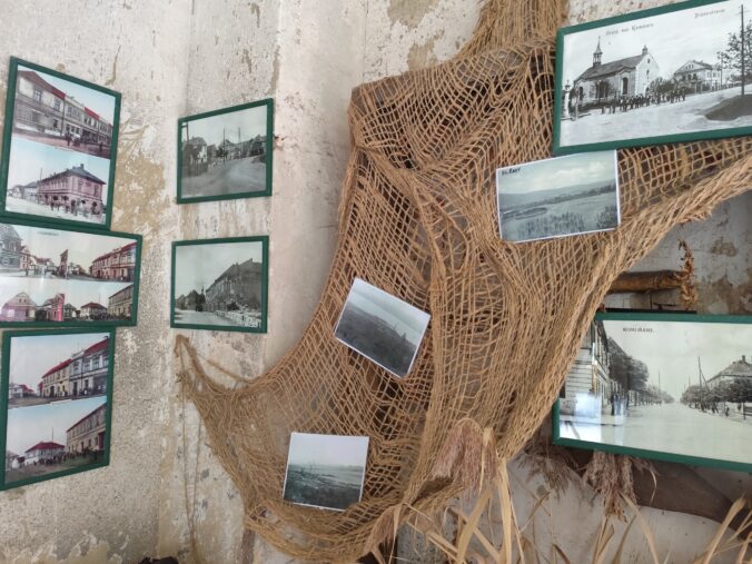 Fotografie zaniknutých dedín pod zámkom Jezeří, ktoré ustúpili povrchovej ťažbe hnedého uhlia