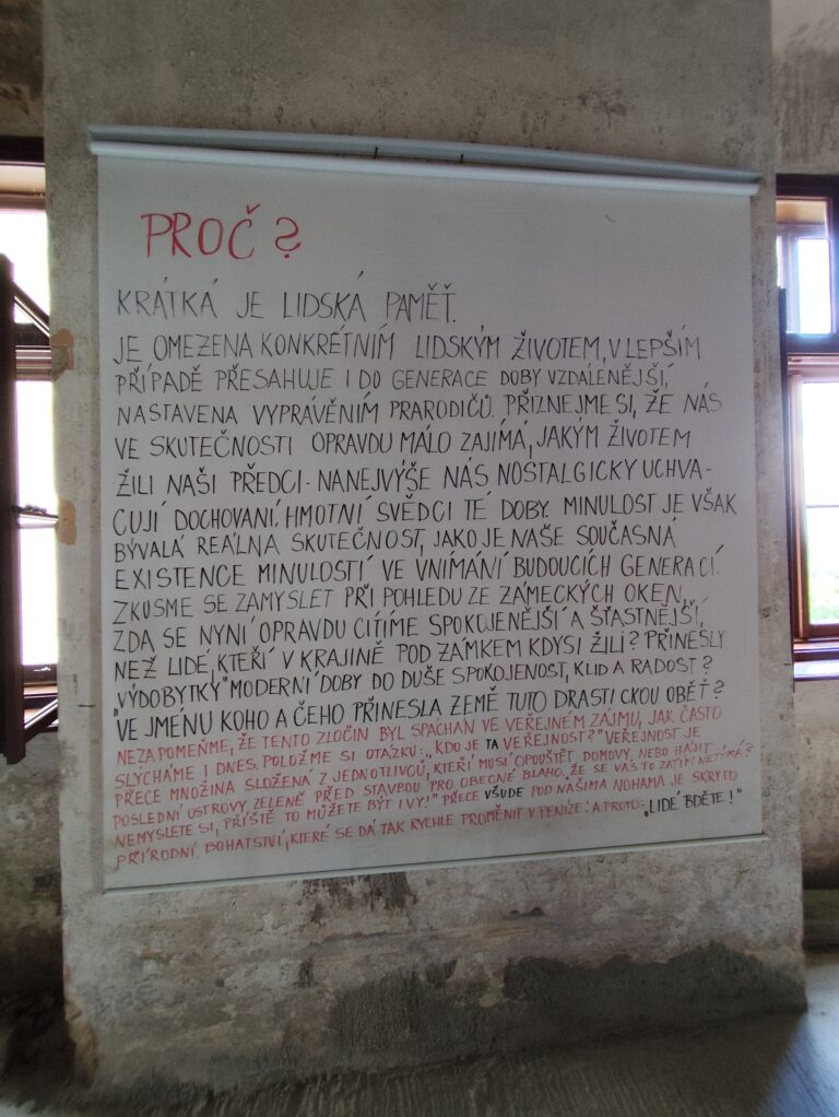 Zámok Jezeří nad obrovským lomom ukrýva jeden z najsilnejších príbehov Česka