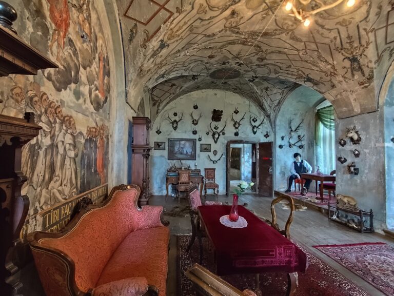 Zámok Jezeří nad obrovským lomom ukrýva jeden z najsilnejších príbehov Česka