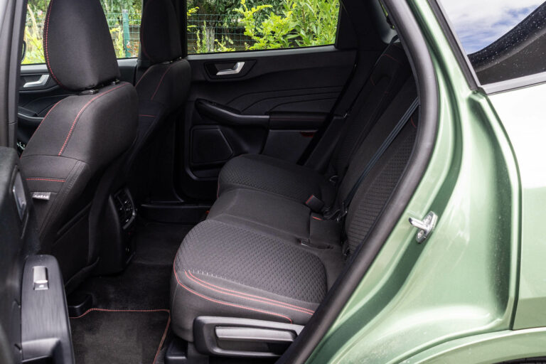 Ford Kuga - priestor pre cestujúcich vzadu