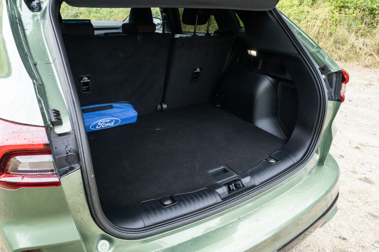 Batožinový priestor Ford Kuga