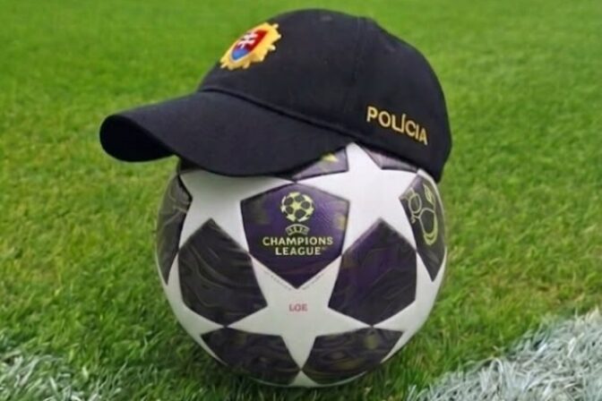 Policia futbal2.jpg
