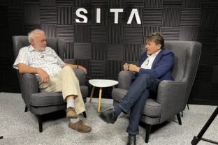 Poslanec Alojz Hlina počas rozhovoru pre agentúru SITA.