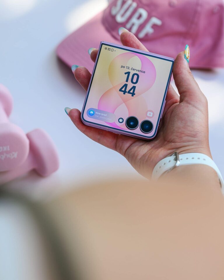 Galaxy Z Flip8 prekvapuje: Kompatibilita s AirDropom a revolučný vonkajší displej