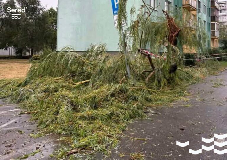 Sereď po búrke vyhlásila mimoriadnu situáciu.