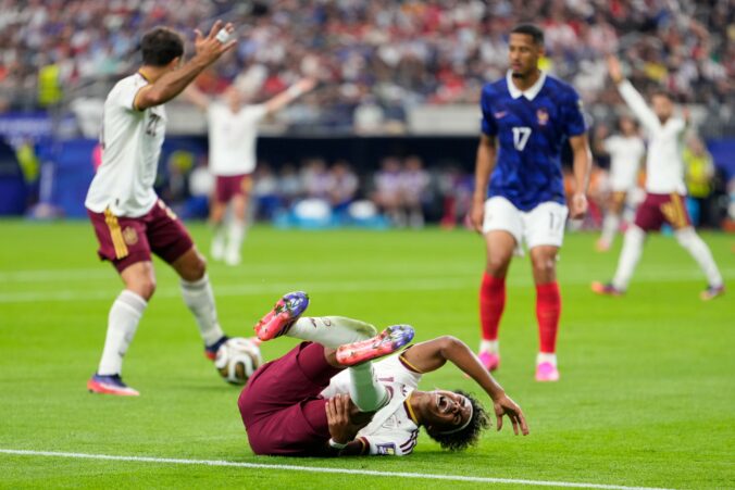 Fotografie zápasu semifinále Francúzsko - Španielsko na MS vo futbale 2026.