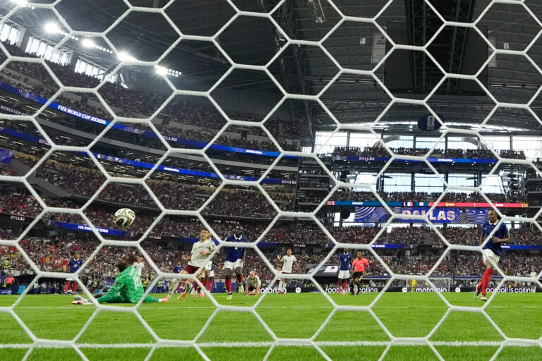 Fotografie zápasu semifinále Francúzsko - Španielsko na MS vo futbale 2026.