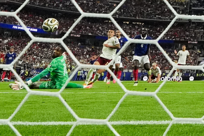 Fotografie zápasu semifinále Francúzsko - Španielsko na MS vo futbale 2026.