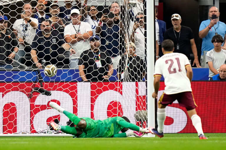 Fotografie zápasu semifinále Francúzsko - Španielsko na MS vo futbale 2026.