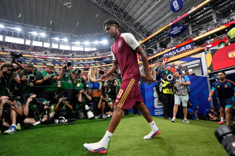 Fotografie zápasu semifinále Francúzsko - Španielsko na MS vo futbale 2026.